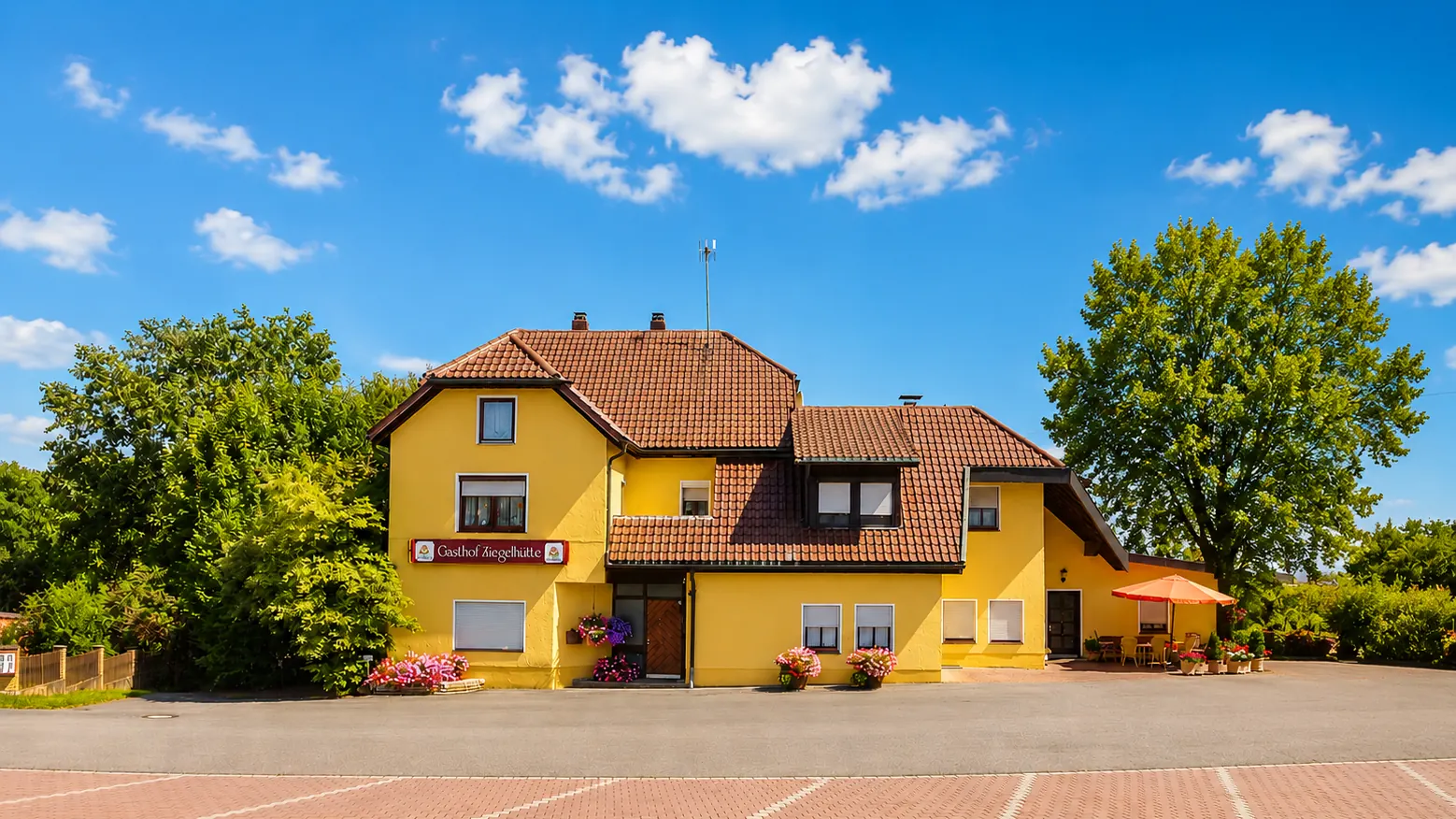 gasthof aussen sommer ausschnitt light